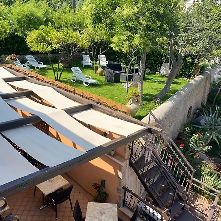 Sofia Bed and Breakfast 4*